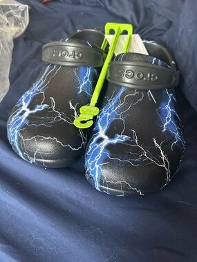 CROCS New Black with lightning Men Size 11 (NEVER WORN)
